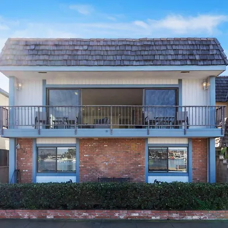 925 W Bay Ave Villa